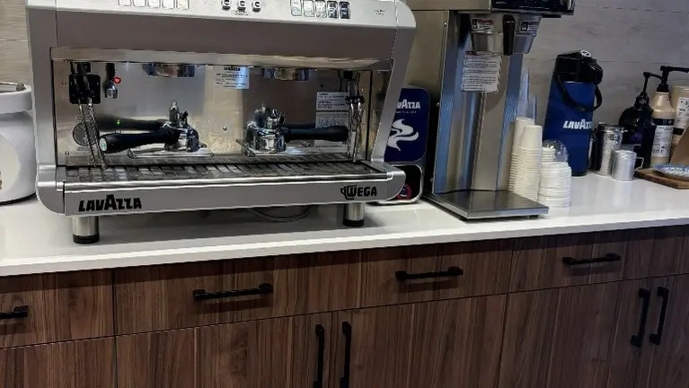 Prime Yonge Street Deli – Strong Takeout & Lunch Business